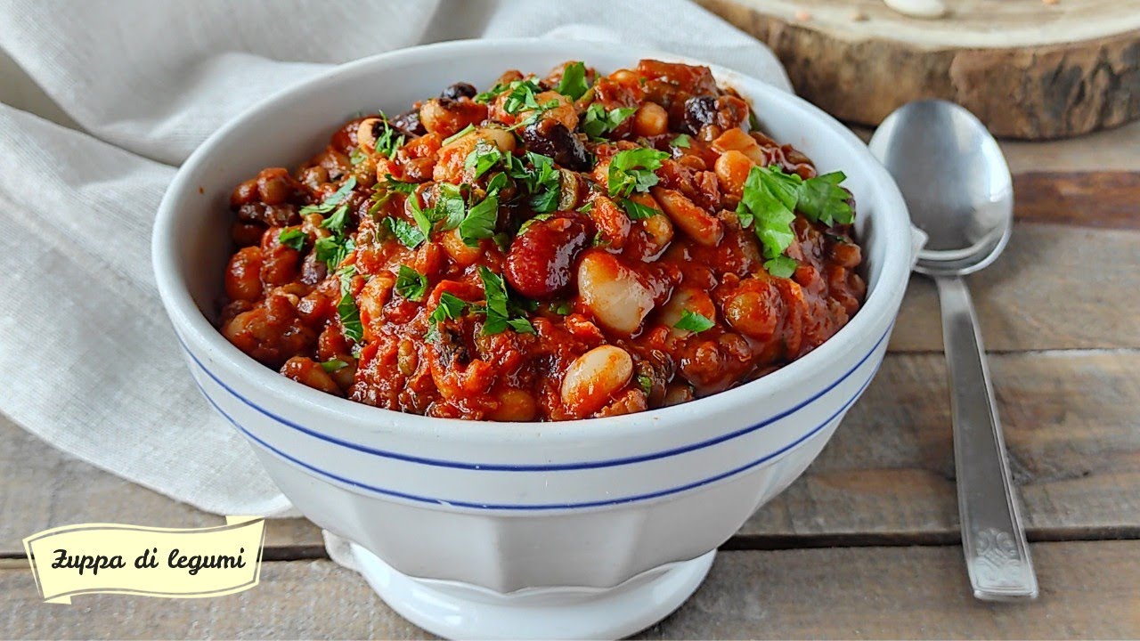Zuppa di legumi misti secchi un primo piatto saporito sano e gustoso