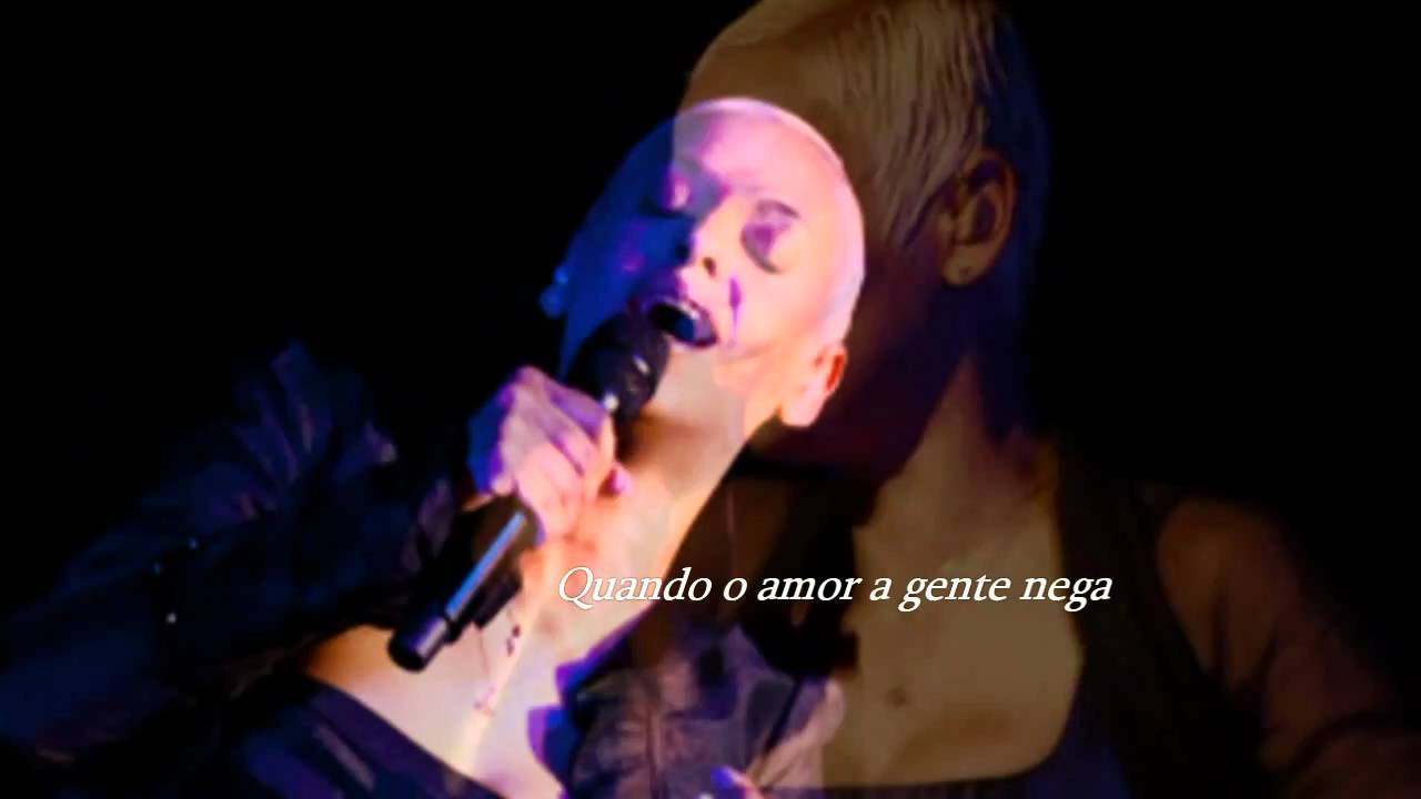 Mariza sings 