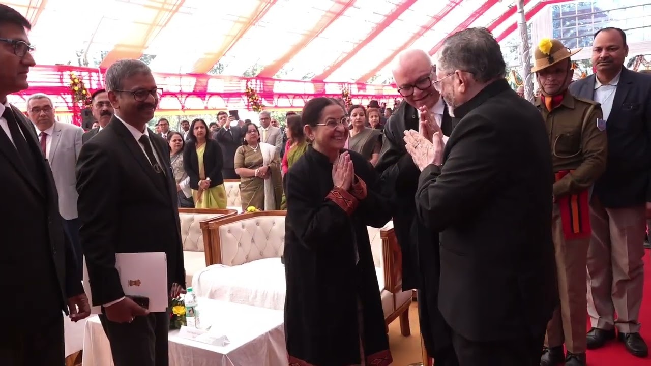 माननीय राज्यपाल ने माननीय न्यायमूर्ति श्री एम.एस सोनक को मुख्य न्यायाधीश के पद की शपथ दिलाई। #viral 