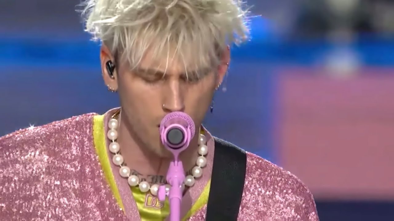 Machine Gun Kelly - lonely (LIVE from NFL Draft Concert)