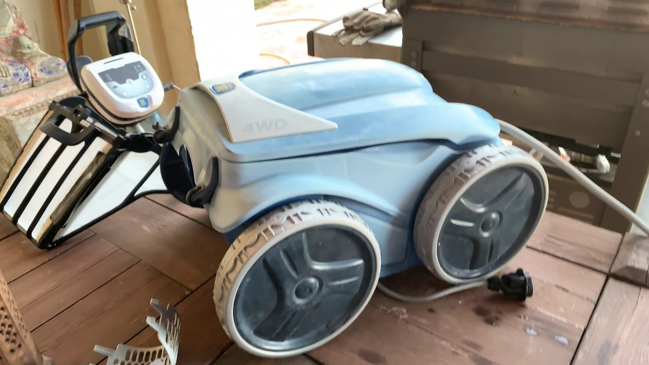 Defekter Poolroboter