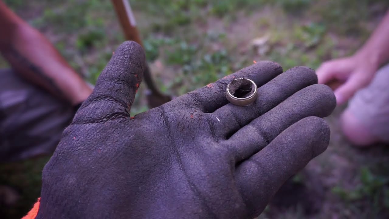Huge Coin spill and GOLD FOUND while Metal Detecting