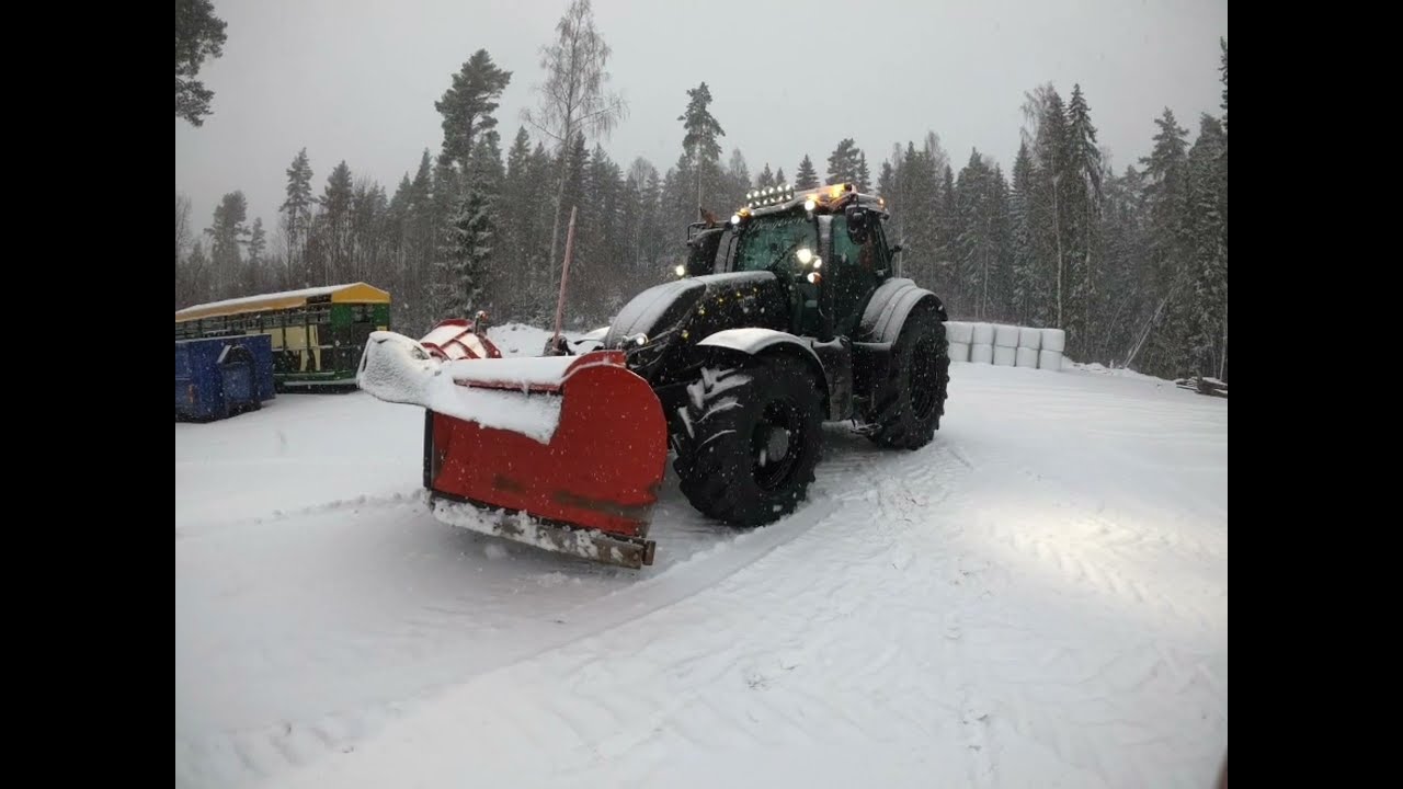 A day of snow plowing in valtra T234.