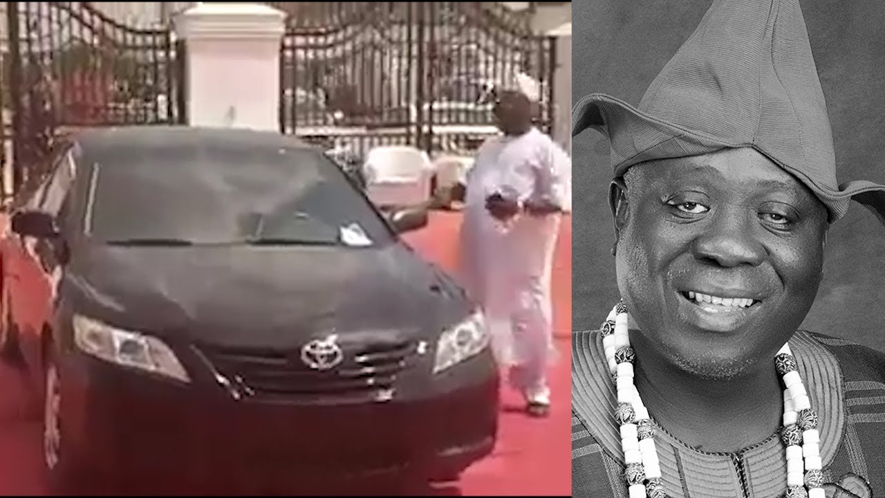 WATCH HOW OONI OF IFE GIFTS THE POPULAR CHANT MASTER, AJOBIEWE A CAR