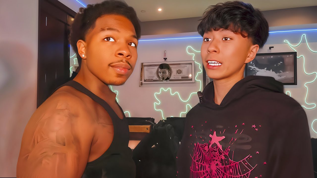 Дешей Фрост приводит Рэя в дом Capaholics!