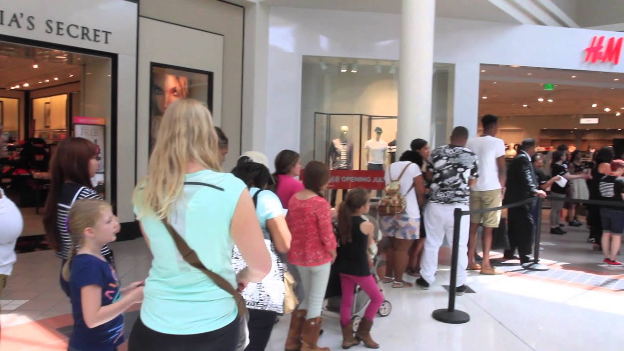 Video: H&M grand opening attracts large crowd at Peachtree Mall