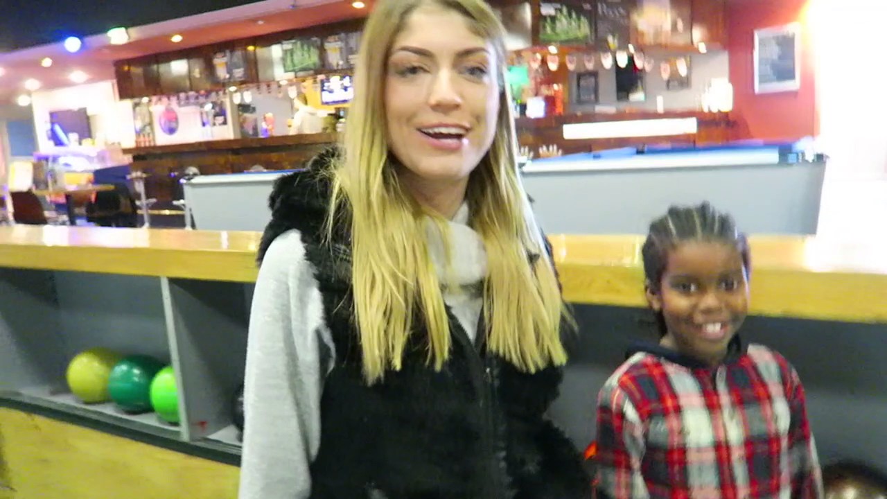 INVITÉ DE SAKINA FAMILY : ELSA #LPDL4 Bowling partie I 💚