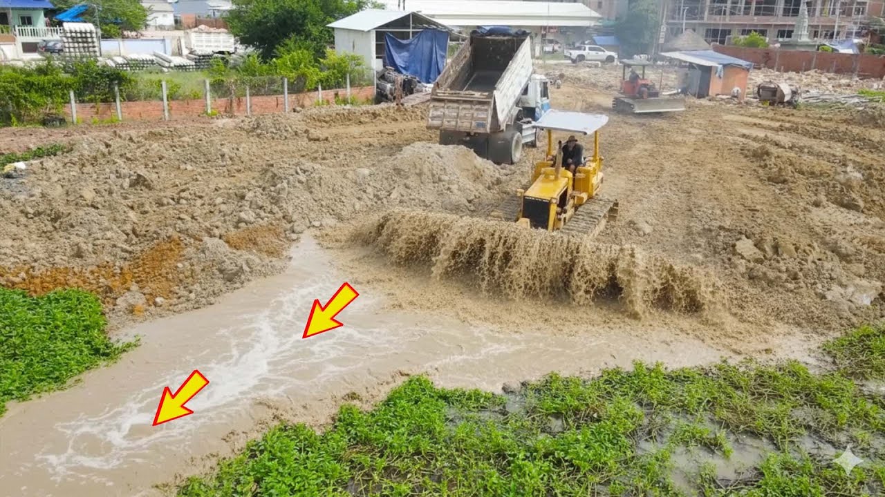 Very good Activities two Bulldozer pushing land Complete in lake with land truck mini5tone