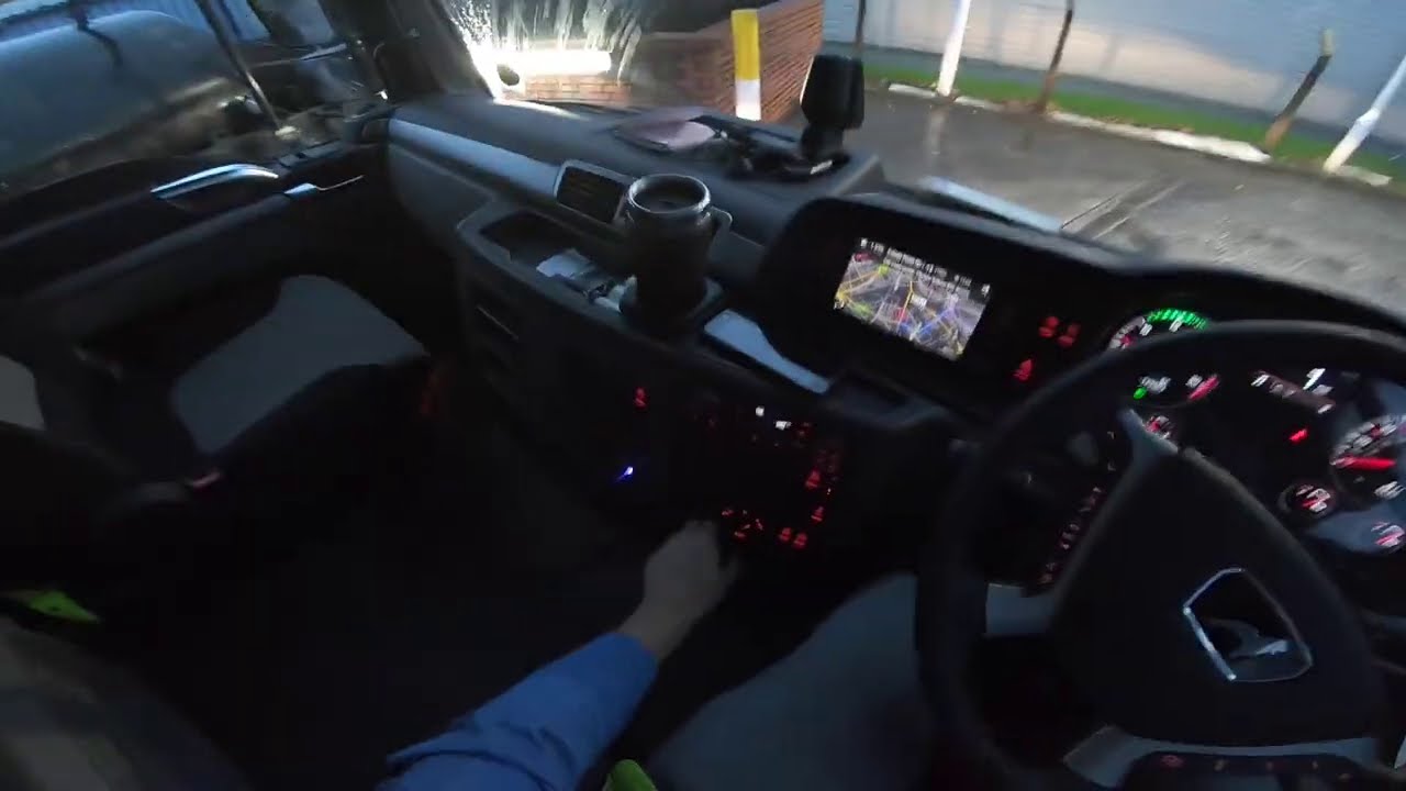 UK HGV CLASS 2 DRIVING - I LOVE THIS JOB!!! MAN TGM 18t 250bhp [POV]