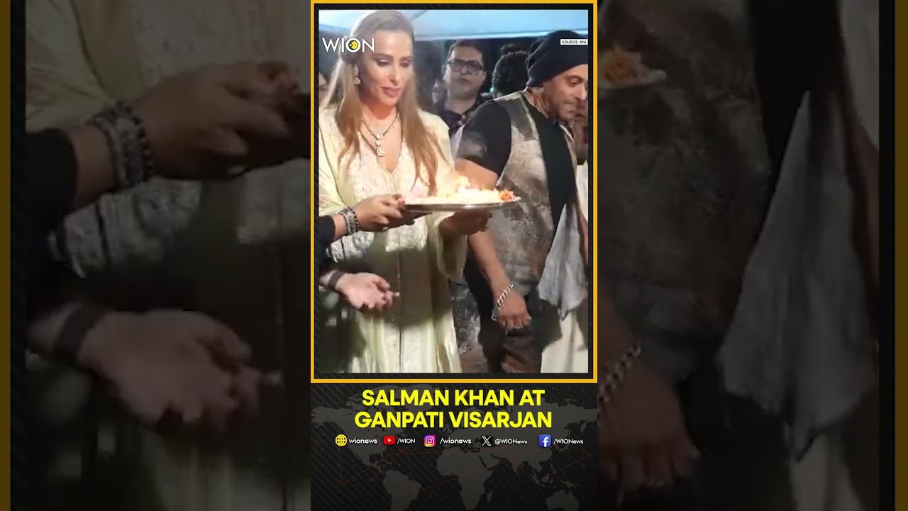 Salman Khan Performs Aarti at Sohail Khan's Home During Ganpati Visarjan | WION Shorts