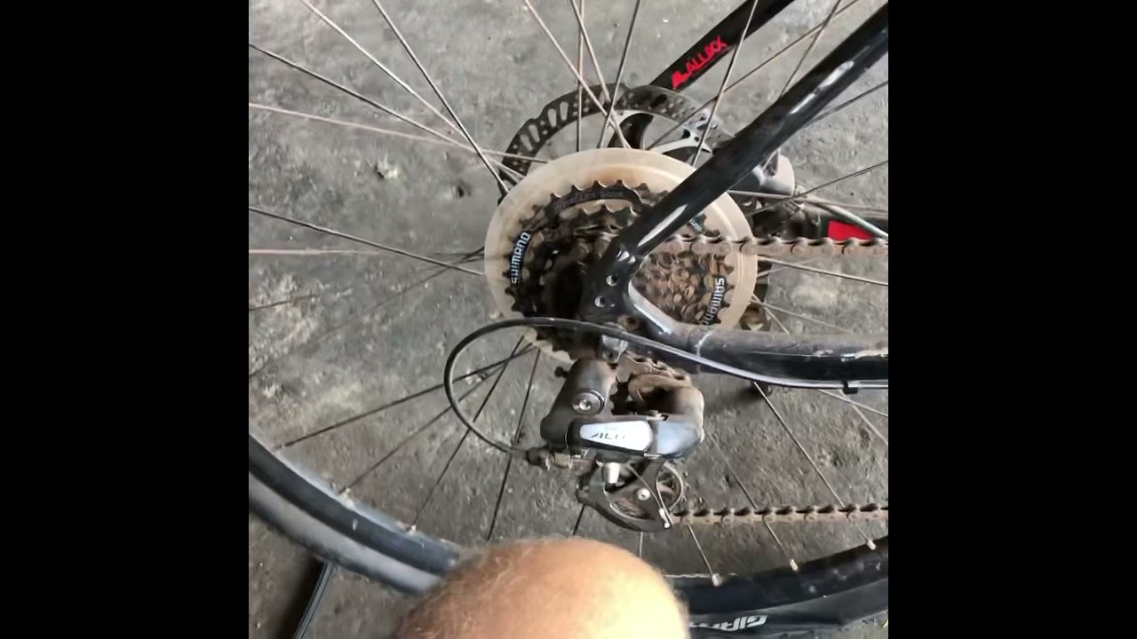 MTB mountain bike puncture / tyre repair / life hack
