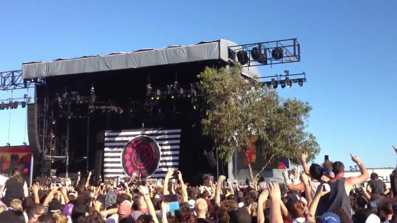 [HD] Blink 182 - All The Small Things [LIVE] @ Soundwave Melbourne 2013