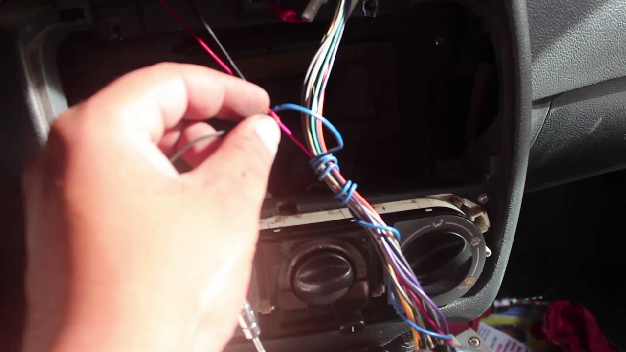 Instalação de antena veicular amplificada