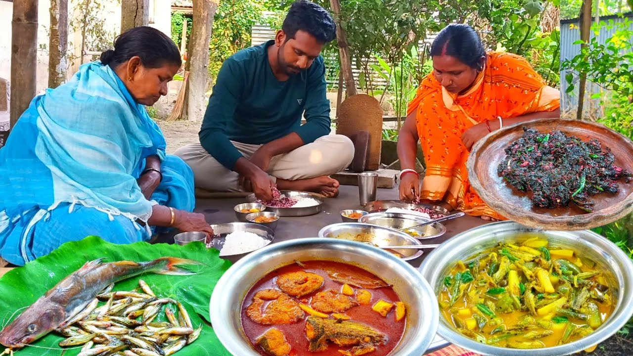 পুজো স্পেশাল মা রান্না করলো 😋 আলু বেগুন দিয়ে ছোটো ছোটো দেশি টেংরা মাছ, আর মাছের ঝোল, লাল শাক ভাজা 🤤