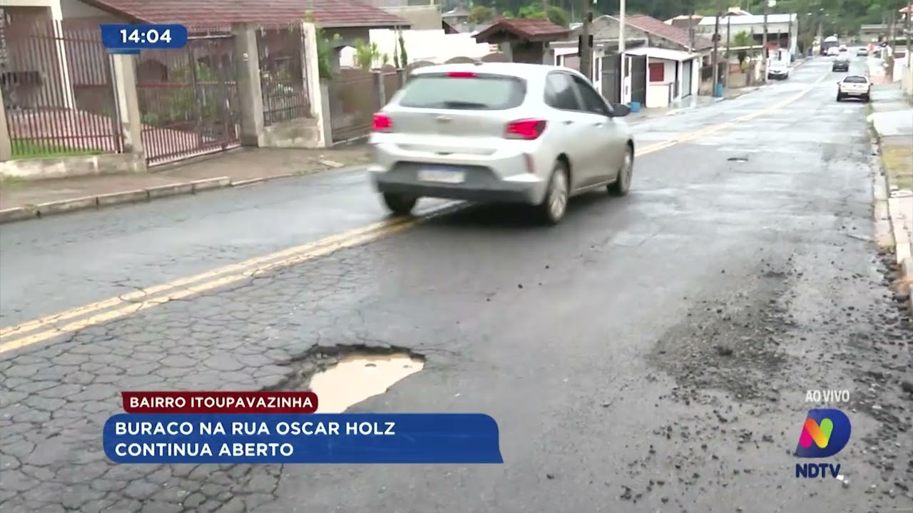 Bairro Itoupavazinha: buraco na Rua Oscar Holz continua aberto