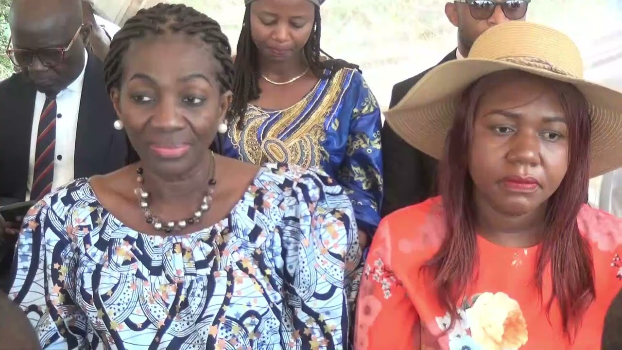 Début des travaux de construction de 12.5 km des routes de Kalemie par le Gouverneur Julie NGUNGWA