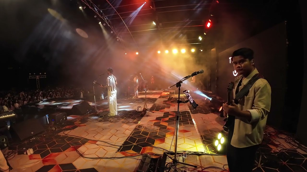 Apna Bana Le Medley - Twin Strings Live Bass Cam