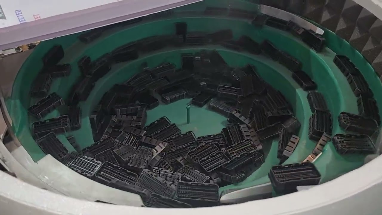 Plastic boot bowl feeder 