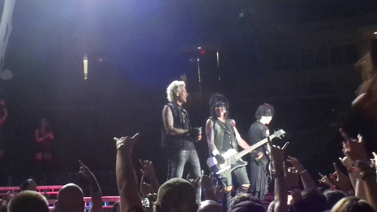 Sixx AM-Life is Beautiful (Live in Little Rock, AR 2016)