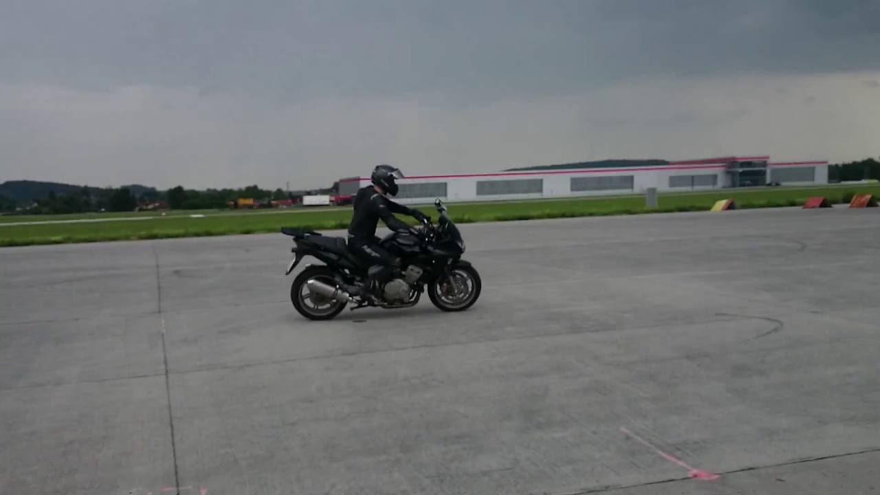 Honda CBF 1000 ABS kneedown training
