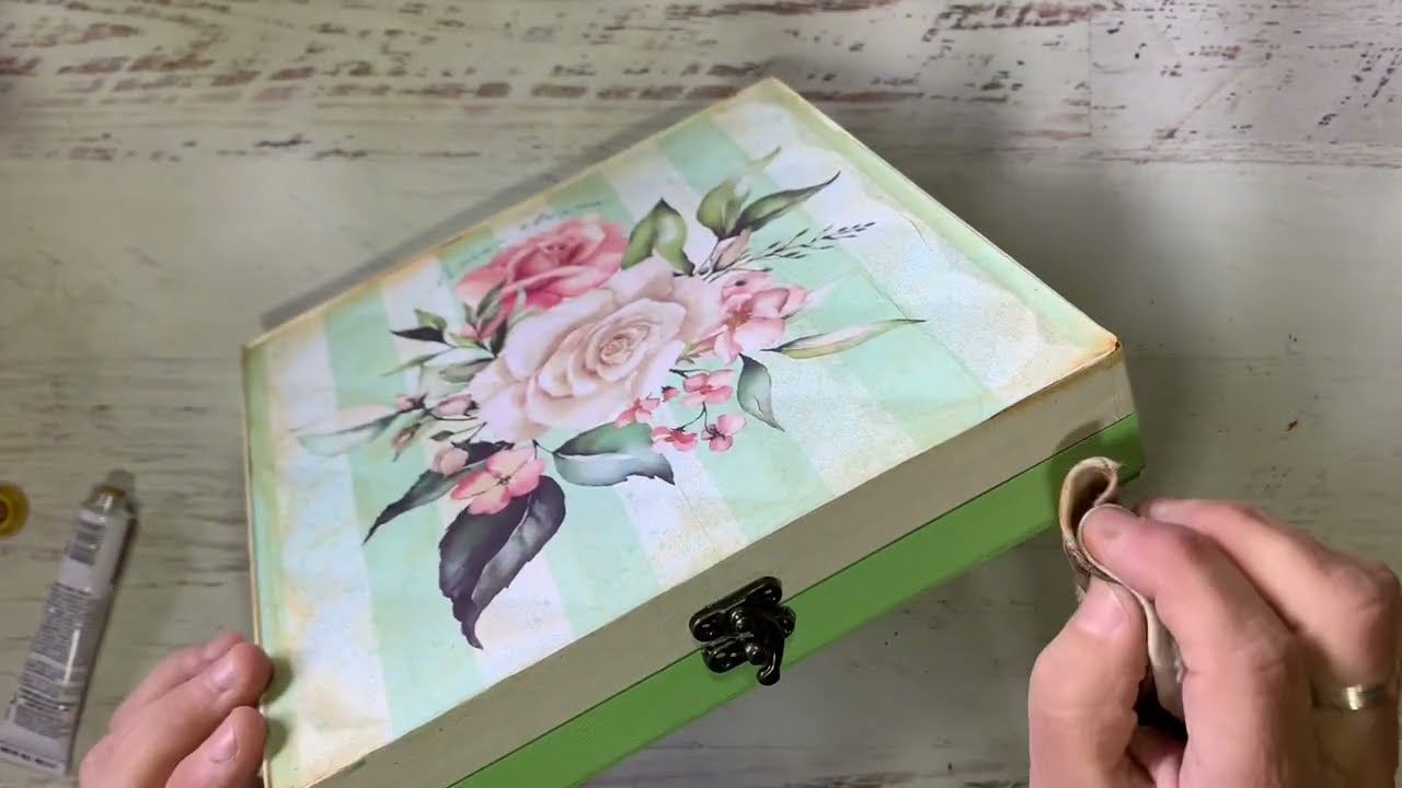 RECICLAJE DECORACIÓN CON CAJA DE BOMBONES FERRERO 🍫 DECOUPAGE
