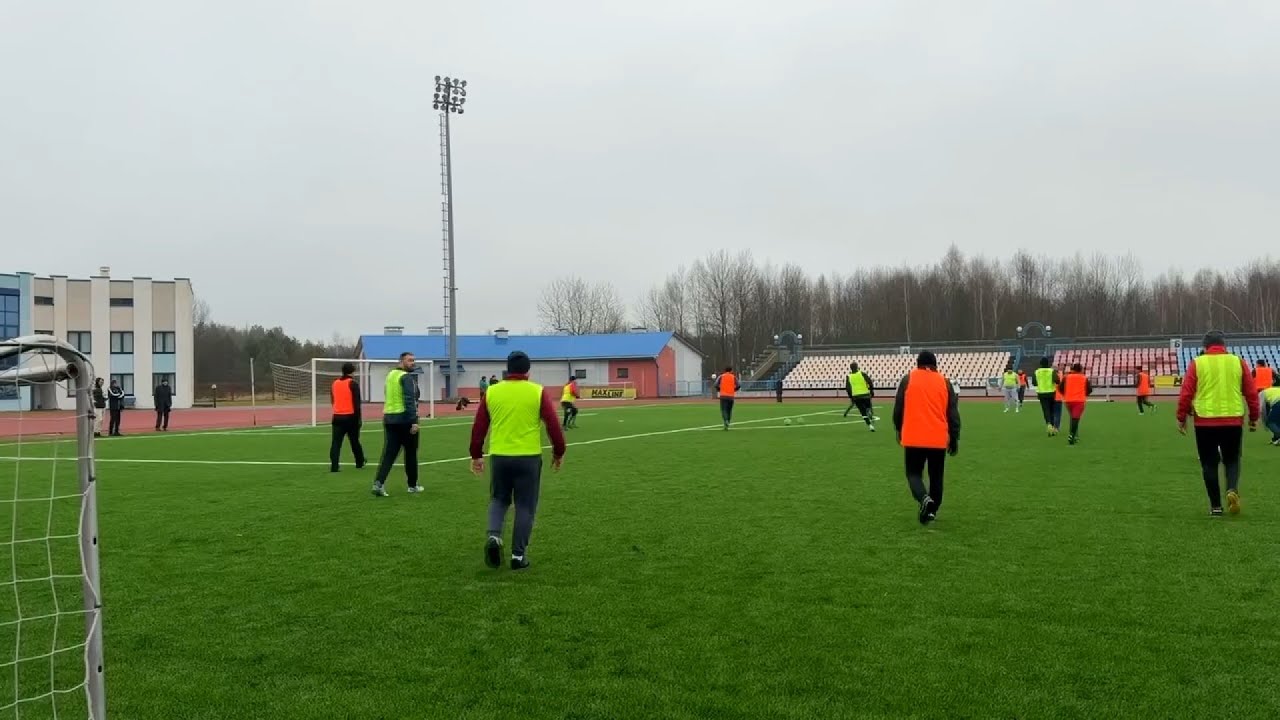 На лидском стадионе «Старт» состоялась встреча бывших воспитанников местного футбола