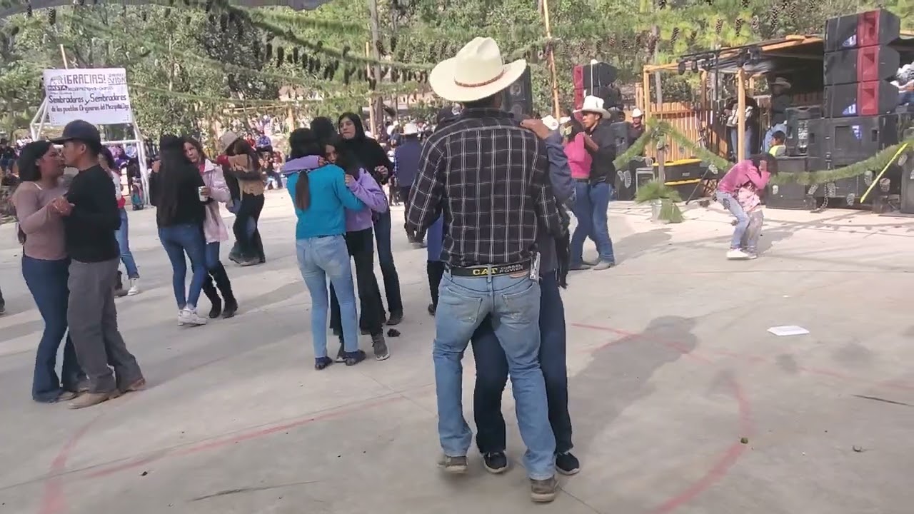Baile en La sierra, Cerro verde Mezquital