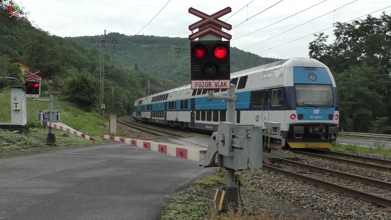 Železniční přejezd Prackovice nad Labem [P2422] - 27.8.2023 / Czech railroad crossing