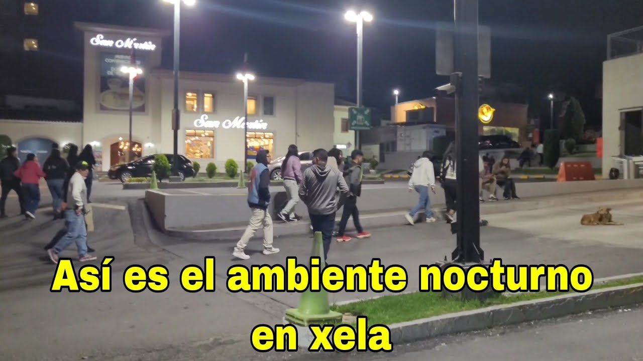 As&iacute; Es El Ambiente Nocturno En Xela #avenidalasamericas #noche #recorrido