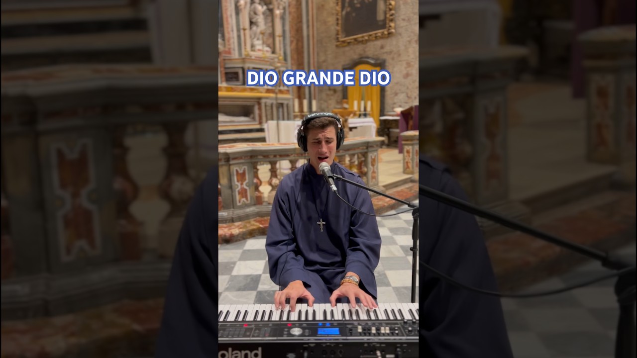 Fra Vinicius - Dio grande Dio #youtubeshorts #shorts #adorazione #Ges&ugrave; #copiosaredenzione