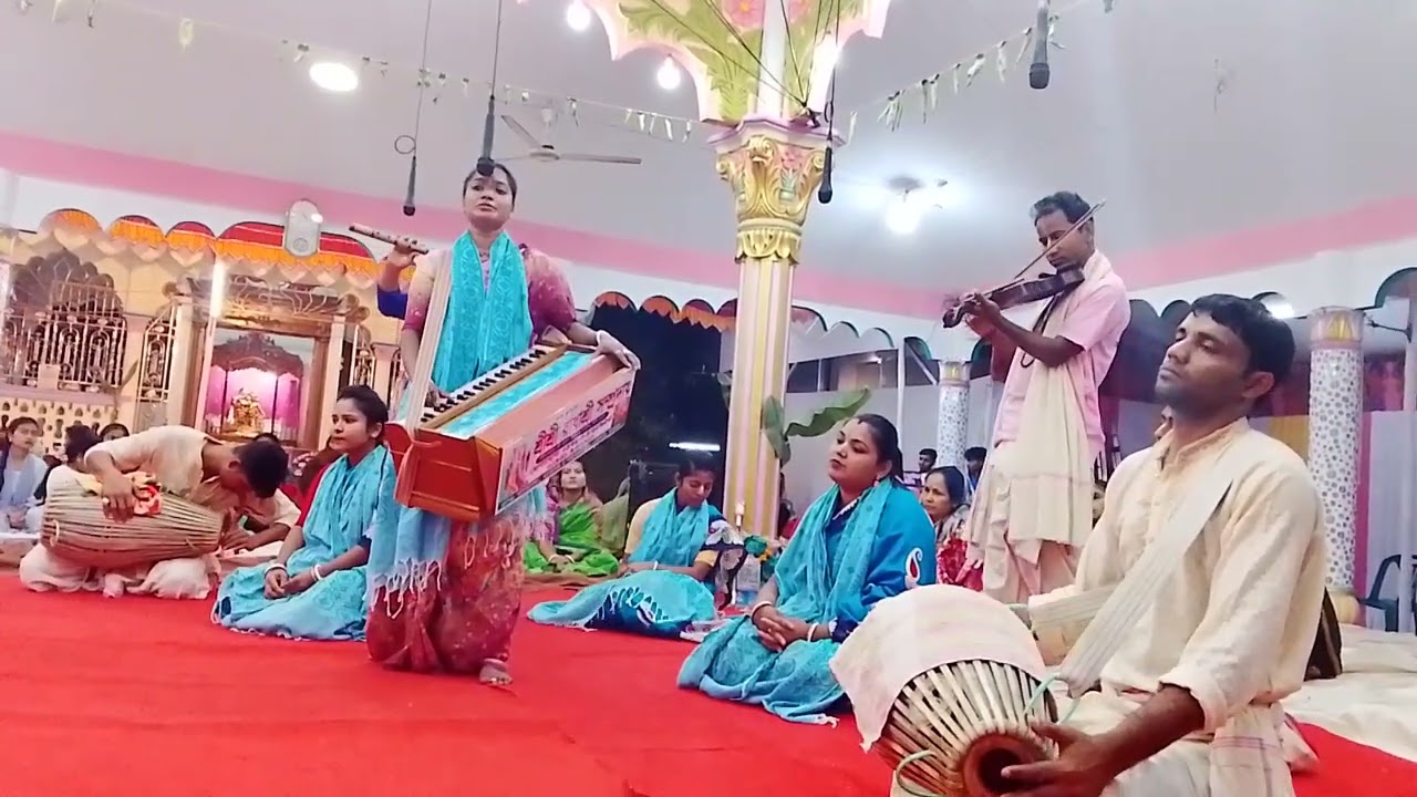 ঘোড়াশালে অসাধারন কীর্তন। 