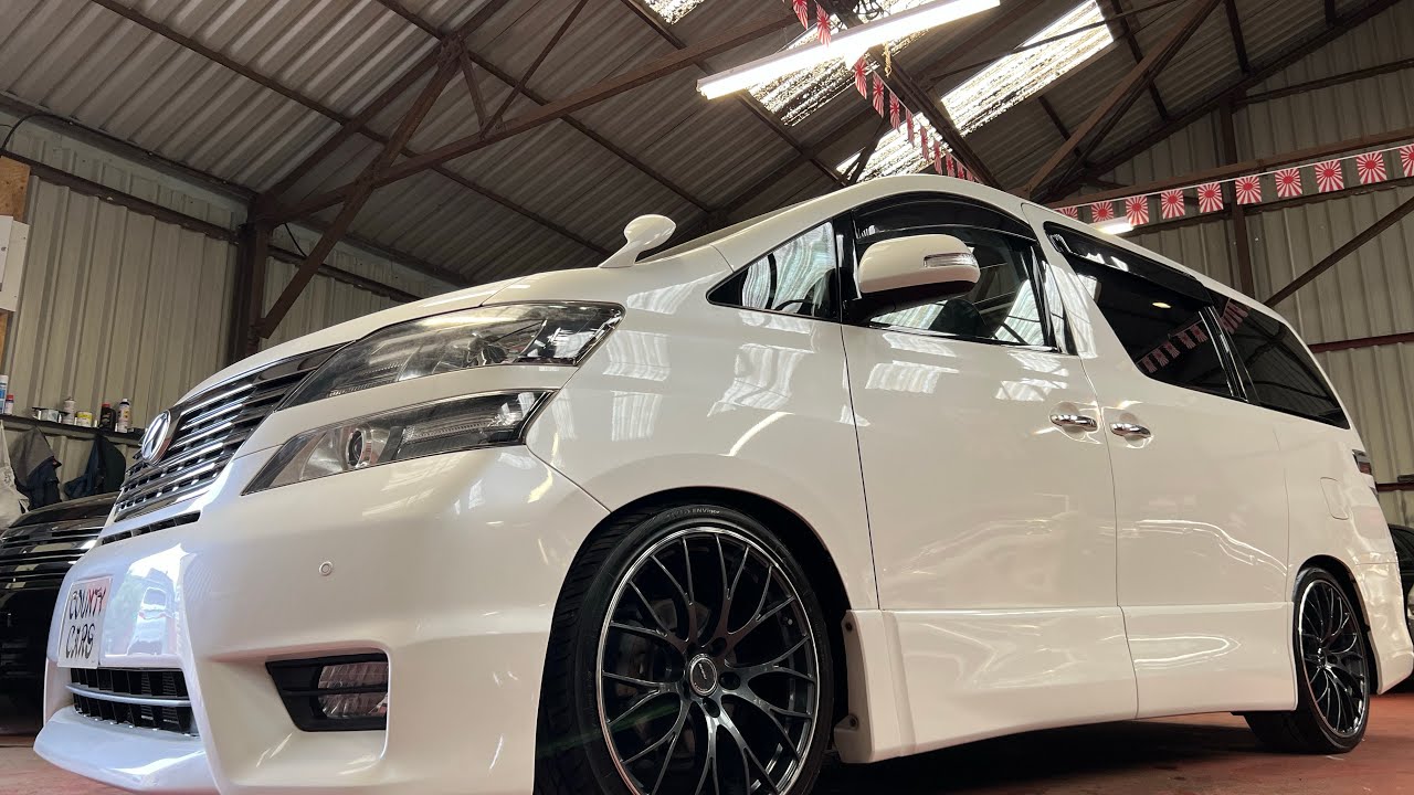 2010 Toyota Vellfire 2.4Z Platinum Edition 2010-10-Reg, 20” Forged Rays Alloys, Twin Sunroofs,