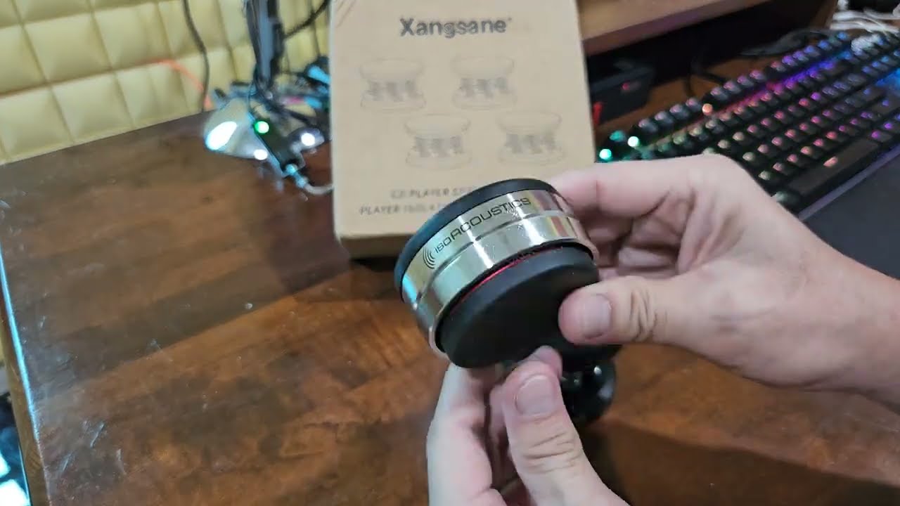 Xangsane Isolation Spring vs IsoAcoustics Orea Bordeaux Isolation Puck