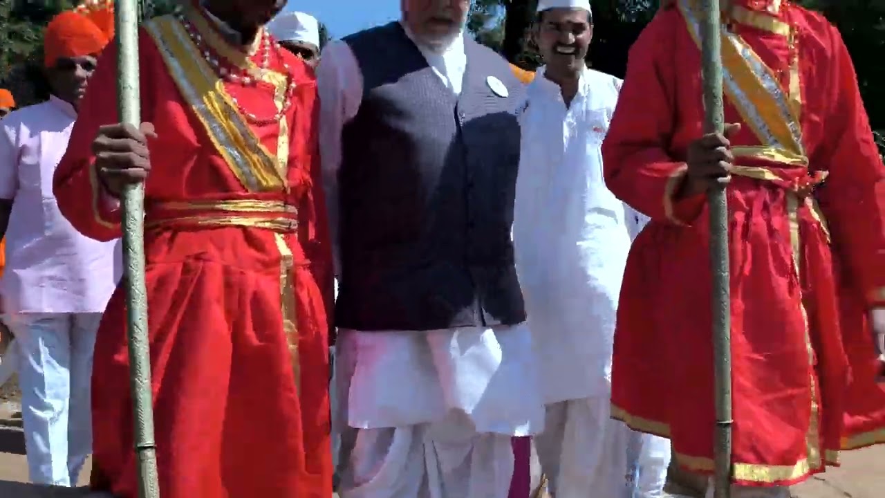 सदगुरु अरविंदनाथ महाराज यांचा हस्ते सरनाैबत काेंडाजी रायाजी शेलार मामा यांच्या समाधीस पुजा अभिषेक 