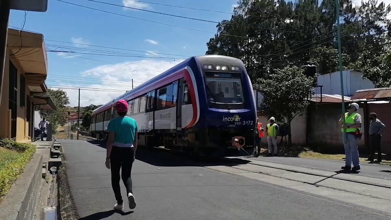 Trenes nuevos de Costa Rica en pruebas por San Joaquín de Flores