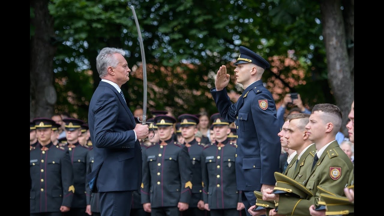 Vilniuje – iškilminga ceremonija: Lietuvos karo akademijoje suteiktas pirmasis karininko laipsnis