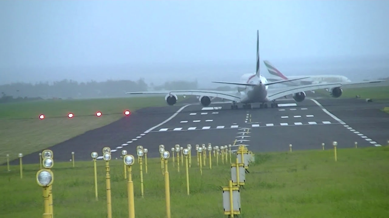 Double Emirates A380s landing in and takeoff from Mauritius ✈️#planespotting #aviation