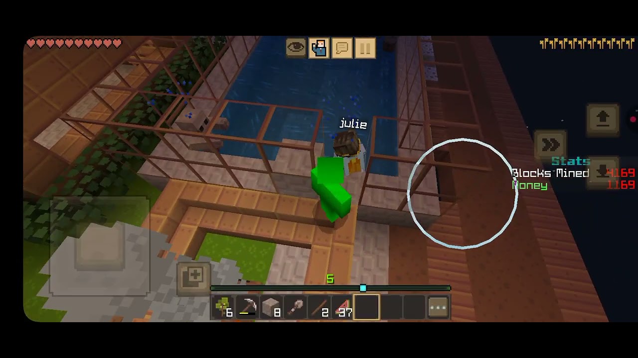 Eu jogando minecraft com minha amiga
