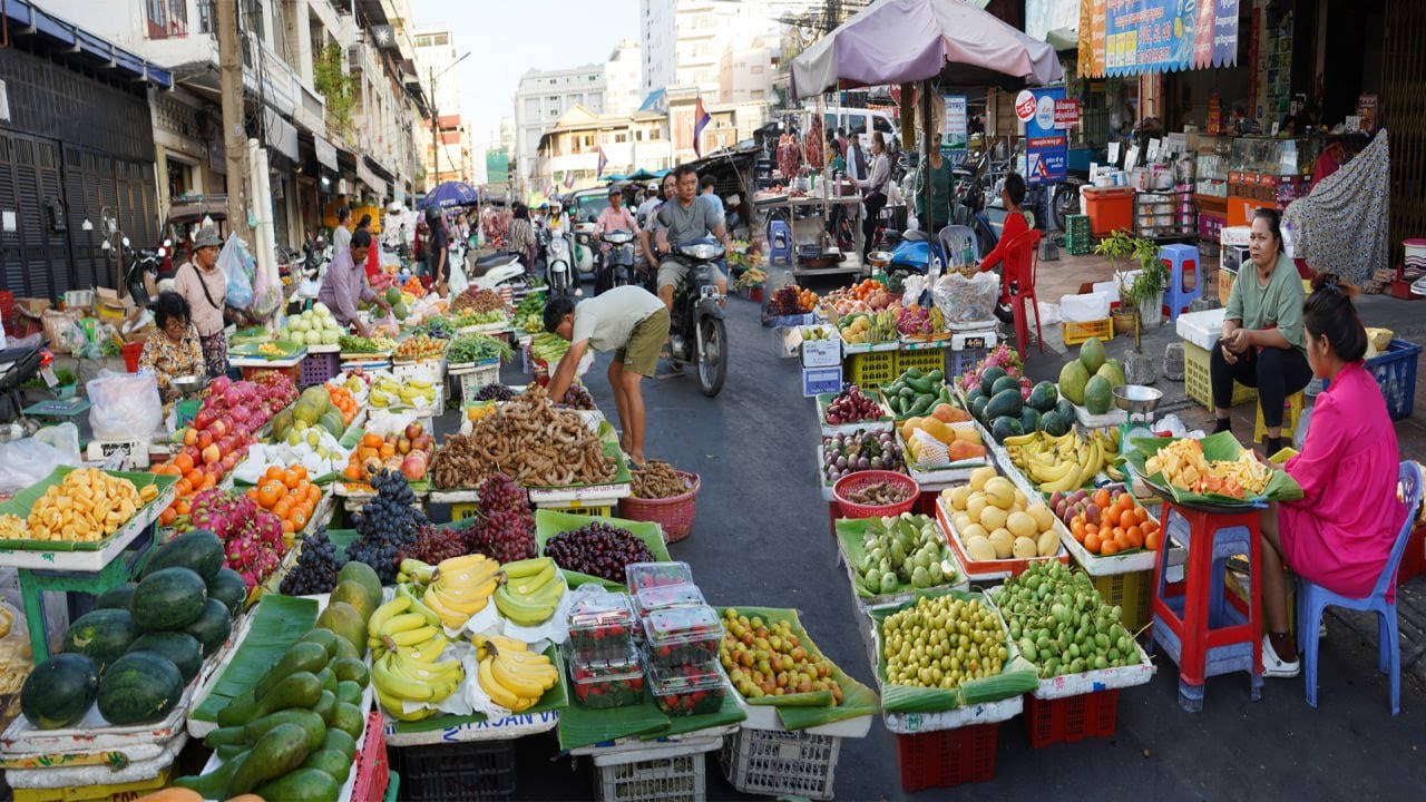 Toul Tumpoung Street Market Tour 2026 – Walk Around & Lifestyle Of Vendor Selling Food On The Street