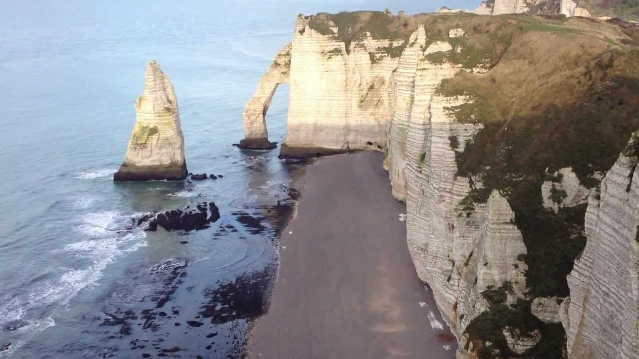 Les falaises d'Etretat en Normandie HD 1080p