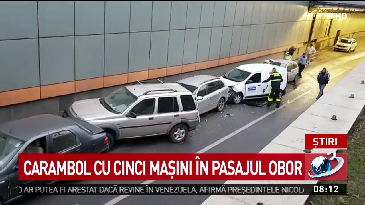Accident grav &icirc;n Pasajul Obor din București. Au fost implicate cinci mașini