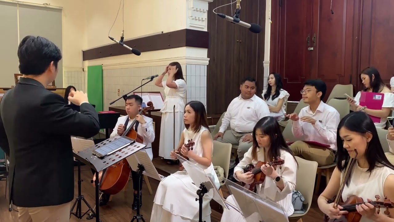 Ave Maria (Franz Schubert) - Alouisia Choir