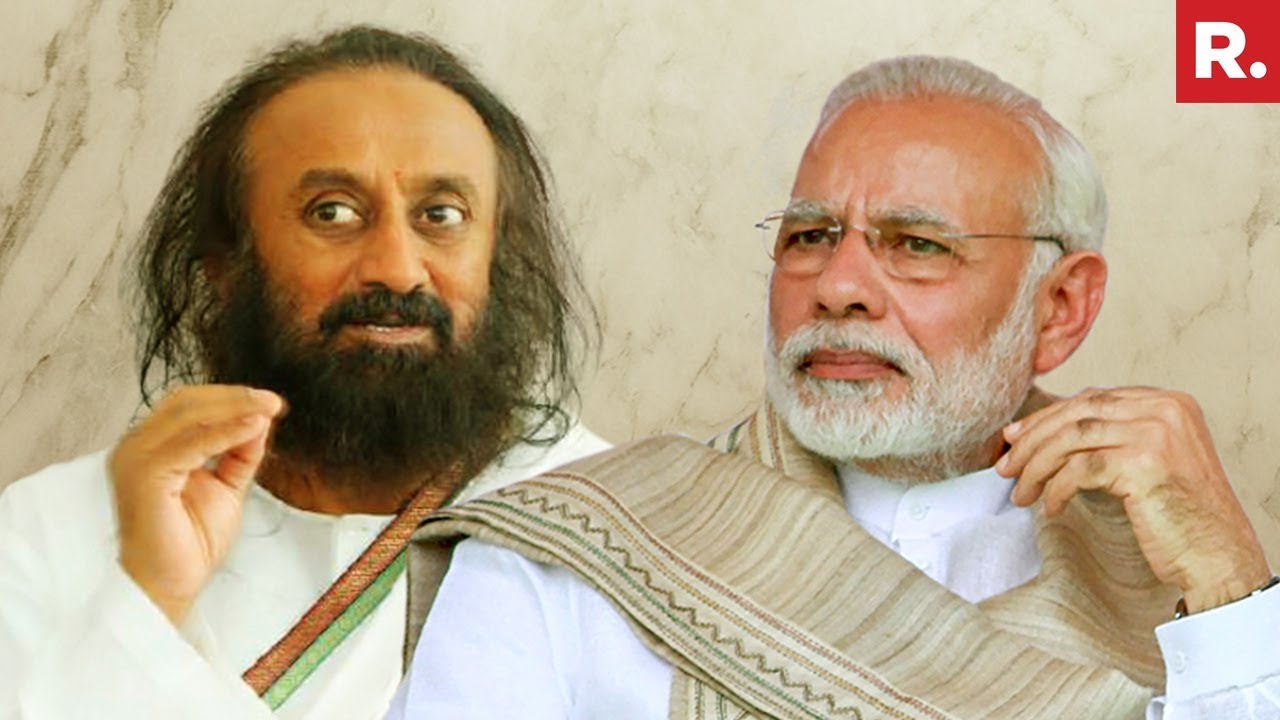 Sri Sri Ravishankar Joins PM Narendra Modi's  'Swachhata Hi Seva' Drive