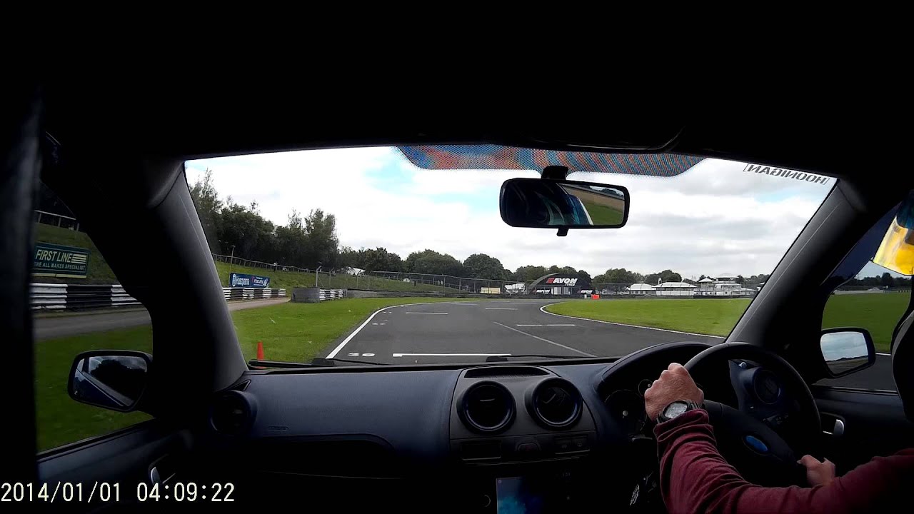 Castle combe 07/08/15 fiesta st mk6 track day