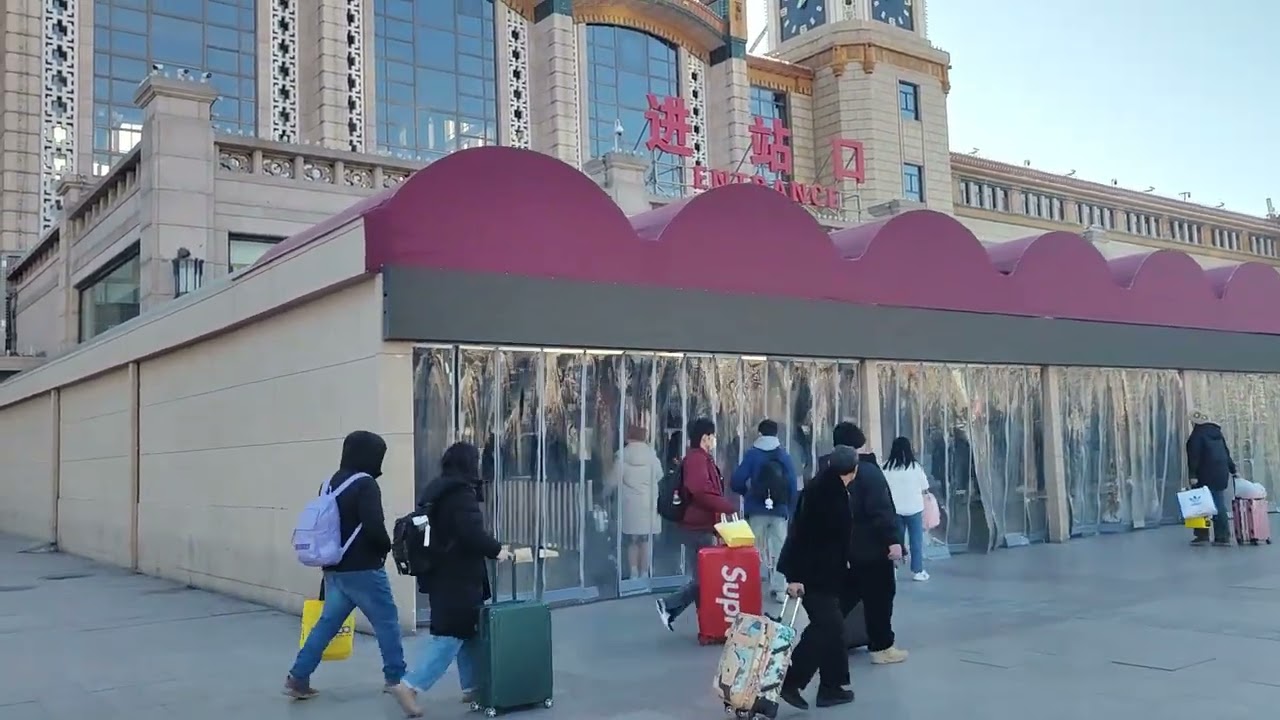 1月7号下午，北京火车站旅客突然大幅度增加，这么着急回家吗？