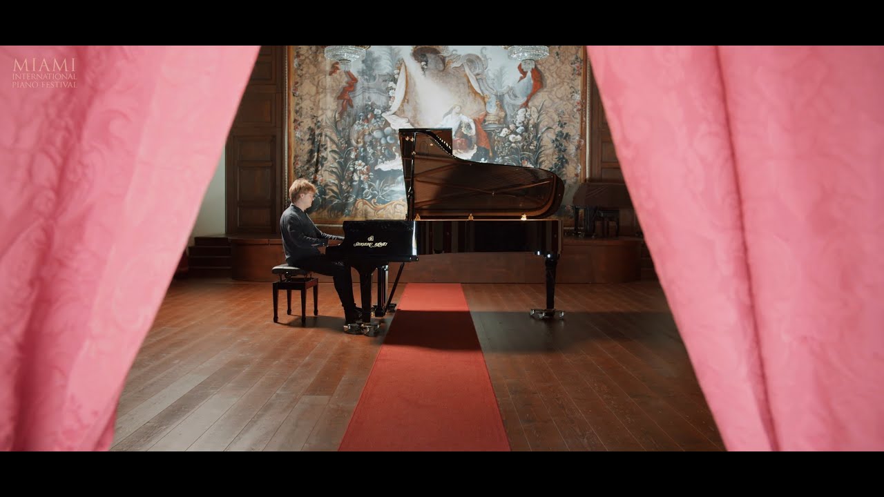 Chopin Nocturne Op. 9 No. 2 by Dmitry Ablogin