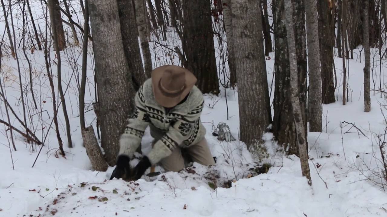 Dirt Hole Sets in the Snow | Trapping with Squirrely