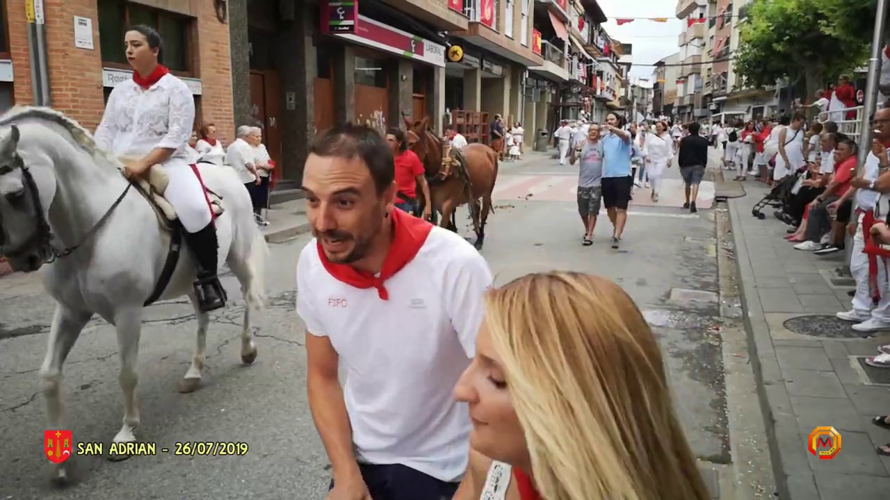 Tv San Adrian - 26/07/2019 - Fiestas - Peñas hacia la Novillada