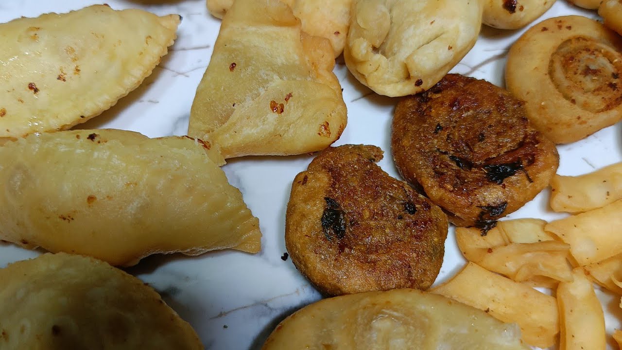मिनी समोसा गुजिया मावा कचौड़ी आलू और गेहूं के आटे का नया नाश्ता रहेंगे अभी नहीं
