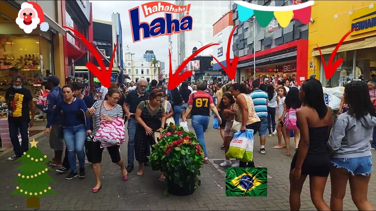 Bushman Prank: Christmas tree scaring in Brazil | Pegadinha do Homem Planta